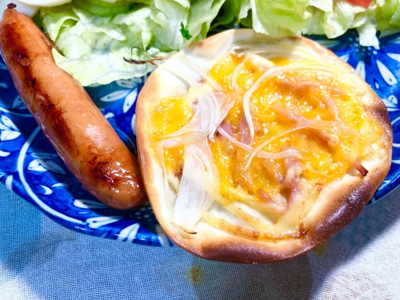 餃子の皮のベーコンチーズ焼きを撮った写真