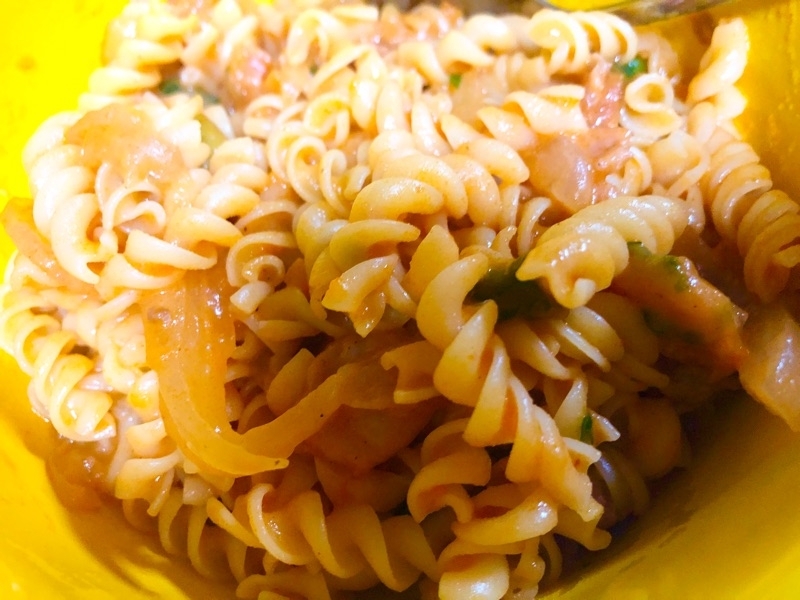 豚肉のトマト煮込みパスタを撮った写真