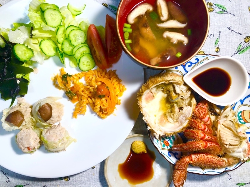 カニとシューマイの夕食を撮った写真