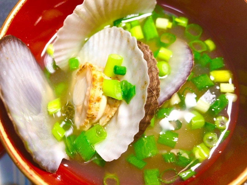 ベビーホタテの味噌汁を撮った写真