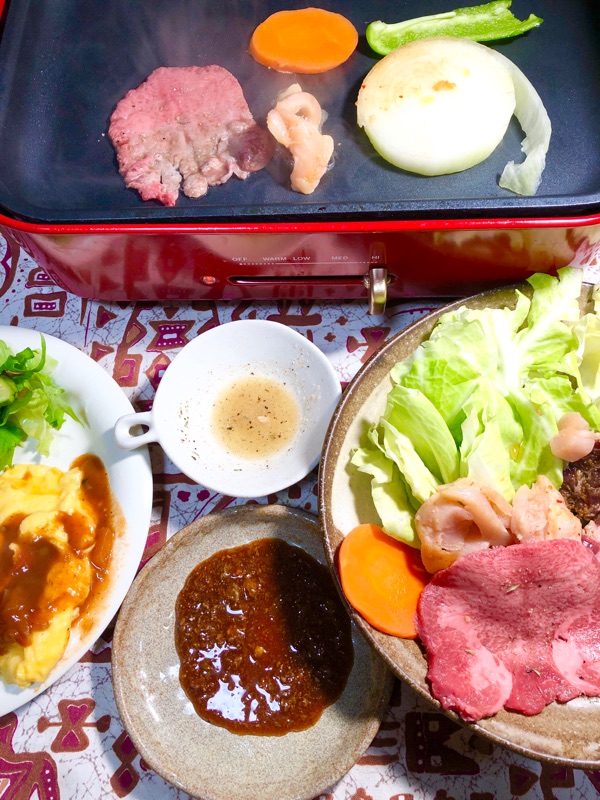 ホットプレート焼肉と低糖質焼肉のタレを撮った写真