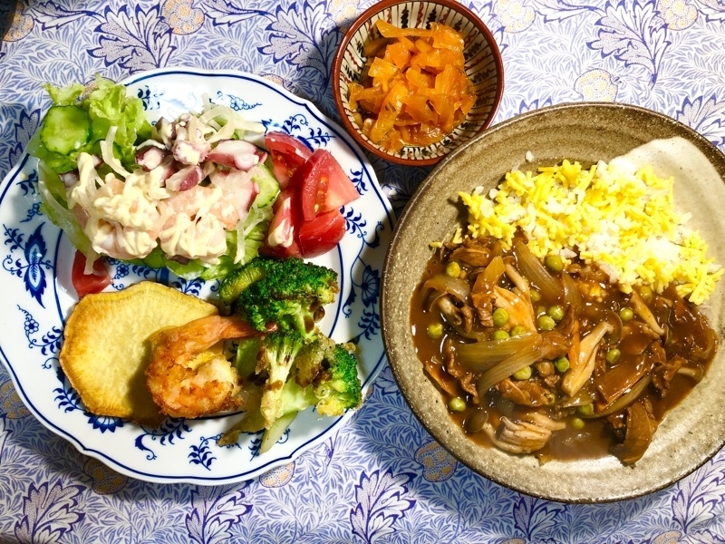 ハッシュドビーフと天ぷらの夕食を撮った写真