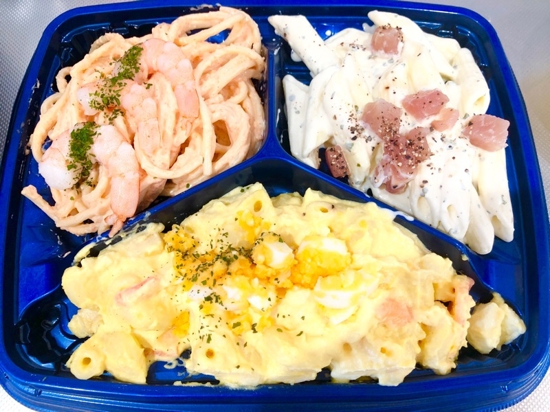 マカロニサラダとポテトサラダとペンネを撮った写真