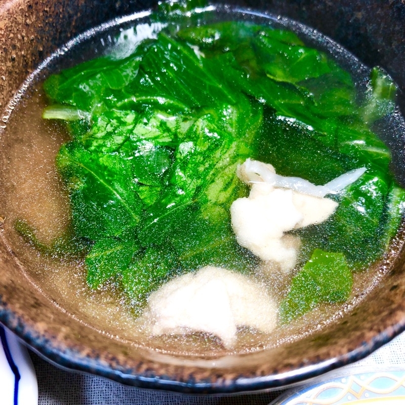 鶏肉とレタスのスープを撮った写真