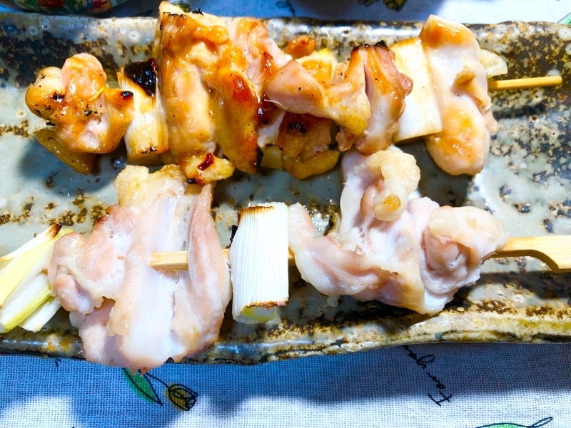 ネギ間（タレ）とヤゲン軟骨串（塩）を撮った写真