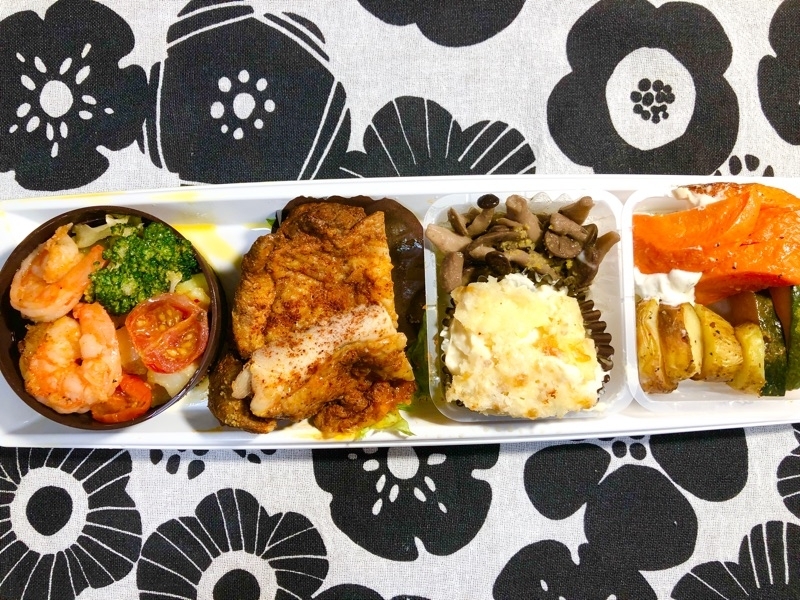 デパ地下のお惣菜セットを撮った写真