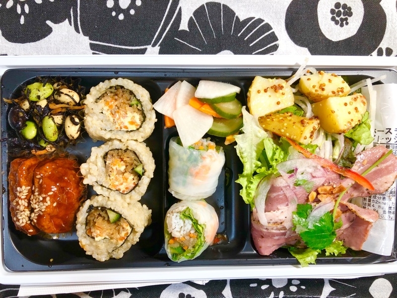 玄米ロール３０品目 Saladbentoを撮った写真