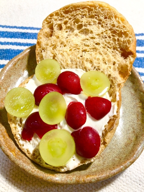ブランパンのフルーツサンドを撮った写真