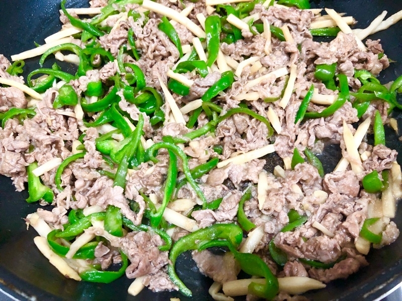 牛肉のチンジャオロースを撮った写真