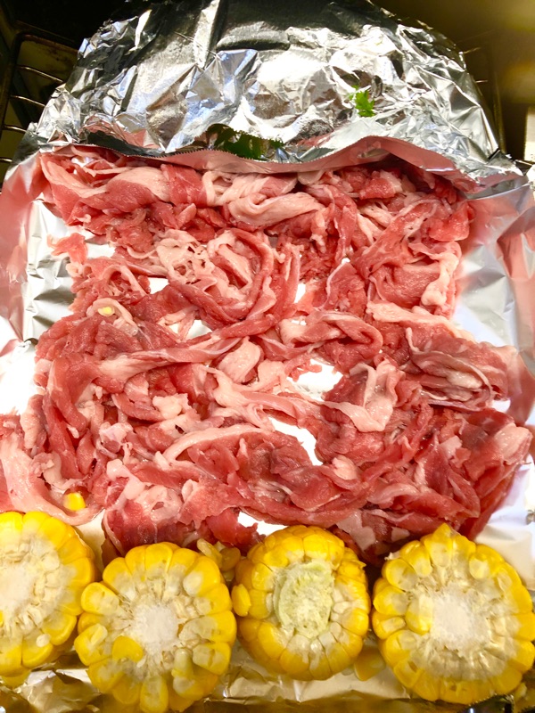 牛肉とトウモロコシを撮った写真