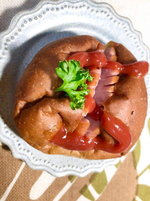 ブランパンのホットドッグを撮った写真