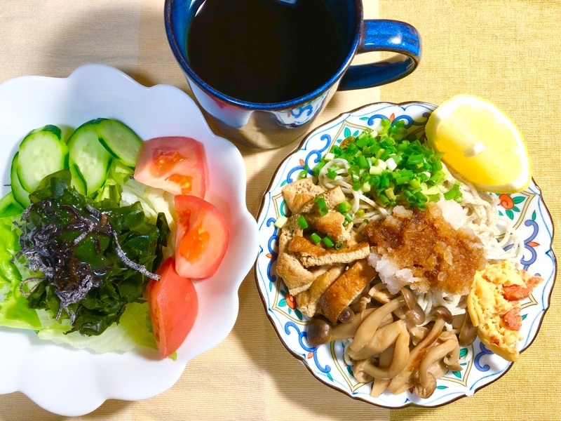 ぶっかけそばの昼食を撮った写真