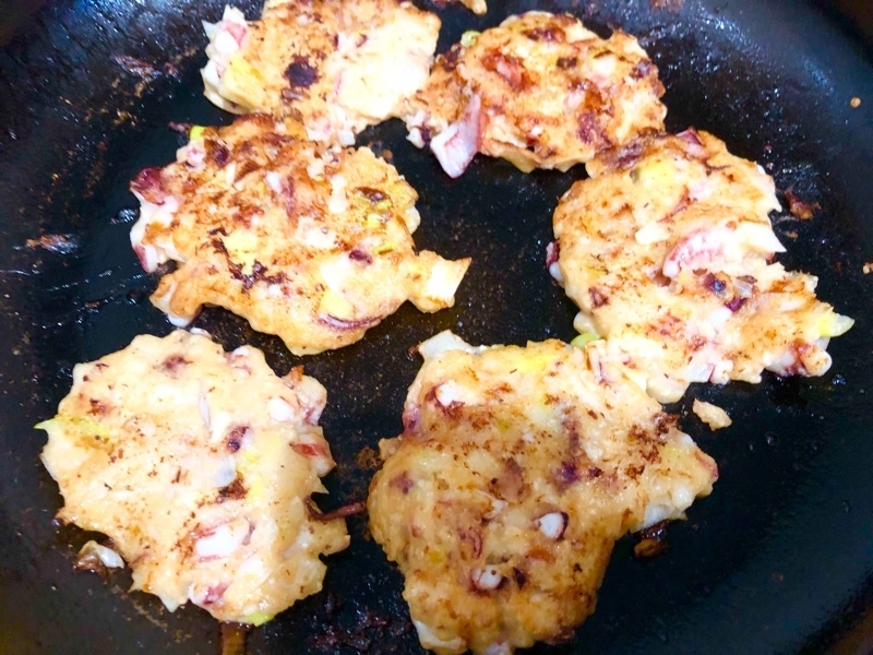 イカメンチを焼くところを撮った写真