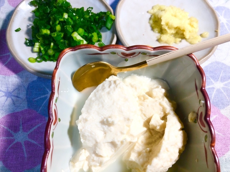 おぼろ豆腐と薬味を撮った写真