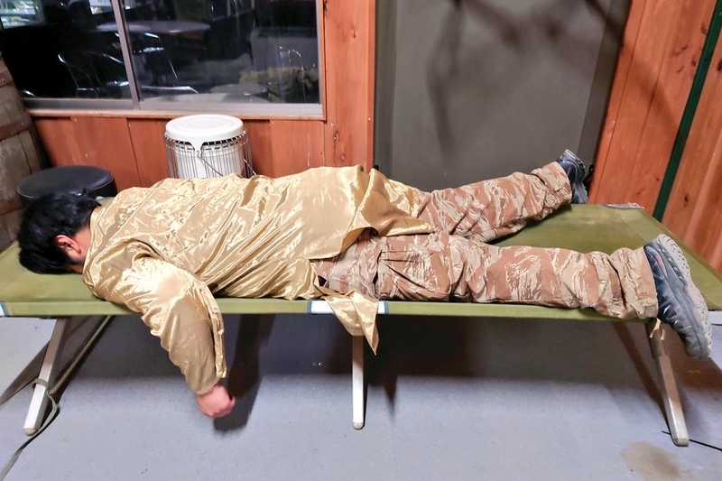 主催者が寝ている写真