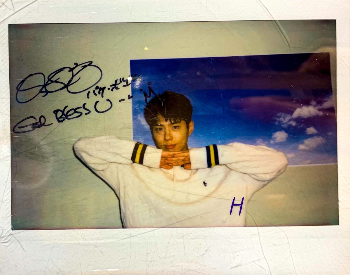 パク・ボゴム サイン入りフォトカード& カタログ Amazon.co.jp: パク・ボゴム パクボゴム グッズ スペシャル