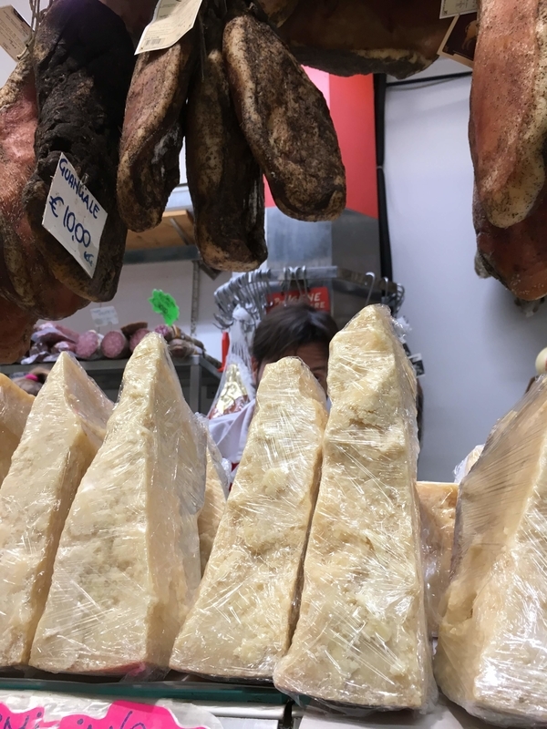 イタリアひとり 52 後半 トスカーナ編 イタリアでチーズを買うときは スッ飛ぶ音 と叫ぶべし 晴れ女のわがままジャーニー 人生も旅も