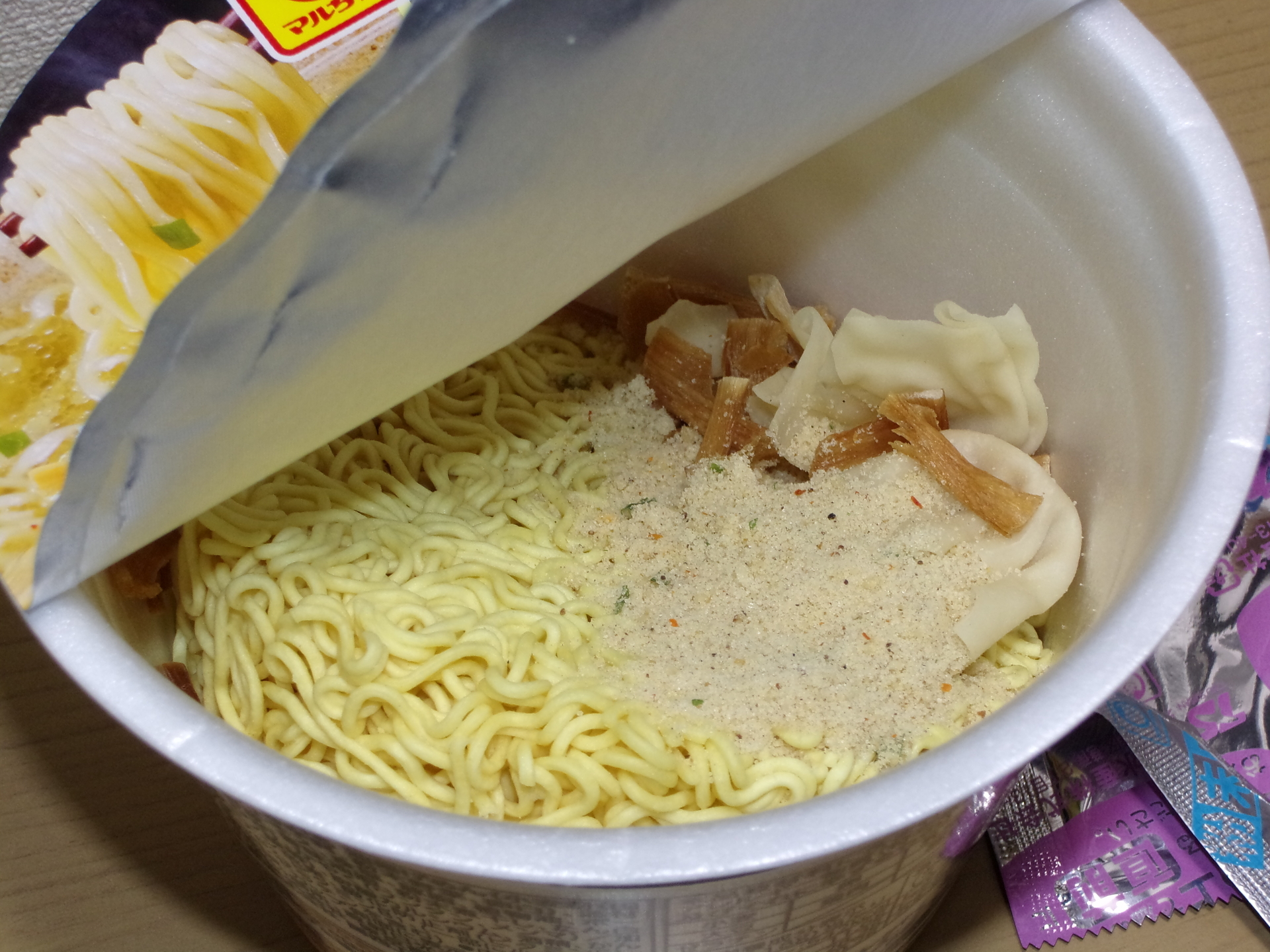 東洋水産 ごつ盛り ワンタン塩煮干しラーメン