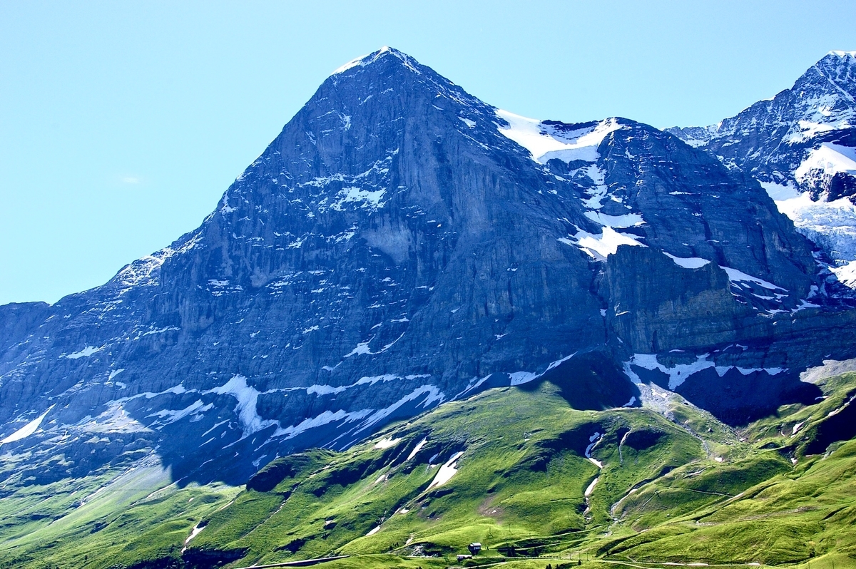 スイス グリンデルヴァルトから見る名峰アイガーの死の壁 岸壁と登山家 旅に魅せられて Fascinated By Travel