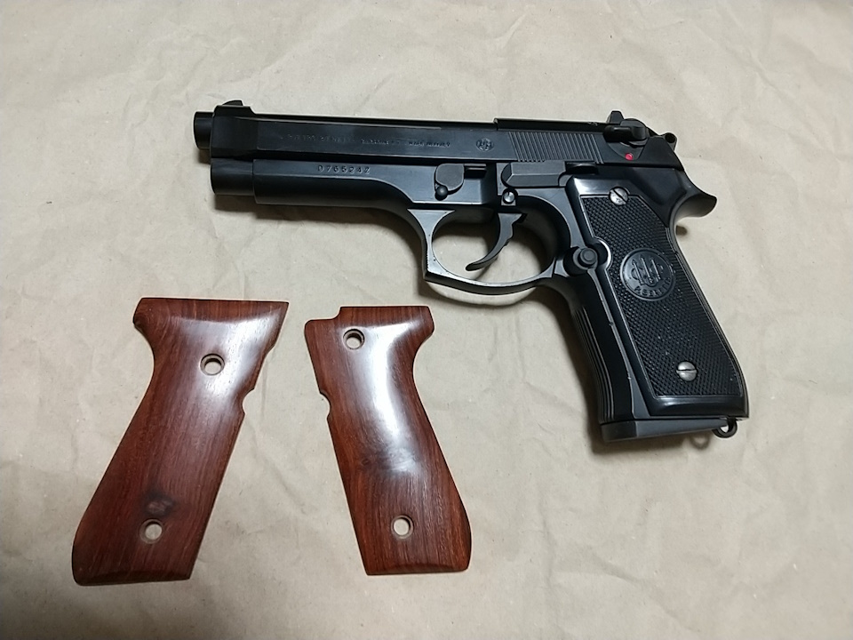 【匿名配送】ベレッタ M92F モデルガン マルシン　ベレッタ社純正グリップ付き マルシン モデルガン M92FS HW '90旧刻印& ベレッタ社純正木製グリップ