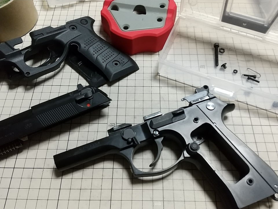 マルシンベレッタM92Fのトリガーとグリップスクリューを交換する