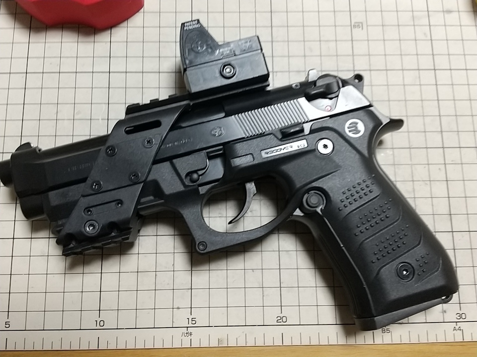 マルシンベレッタM92Fのトリガーとグリップスクリューを交換する