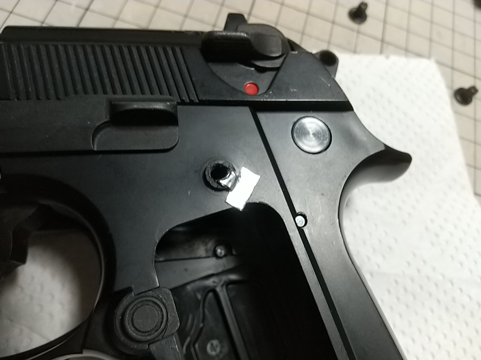 マルシンベレッタM92Fのトリガーとグリップスクリューを交換する