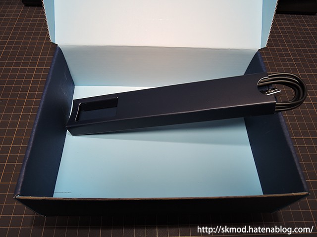 f:id:Kutsumiya:20170515202409j:plain 箱に紛れたUSBケーブル