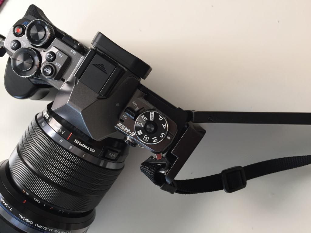 E M5 Mark 非純正 外付けグリップを購入しました フォトる E M5 Mark 非純正 外付けグリップを購入しました フォトる