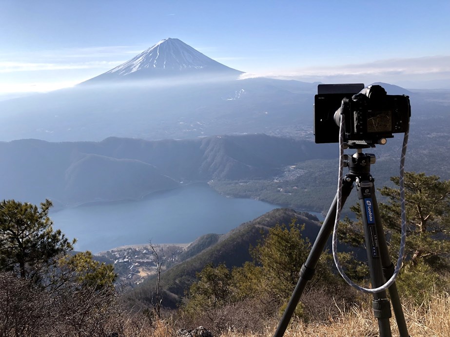 美品 nikon FM10 に広角レンズ(24mm f2.8)を取付てみました 機械式フィルムカメラ Nikon FM10 彼女の娘へのプレゼントで欲しくなっ