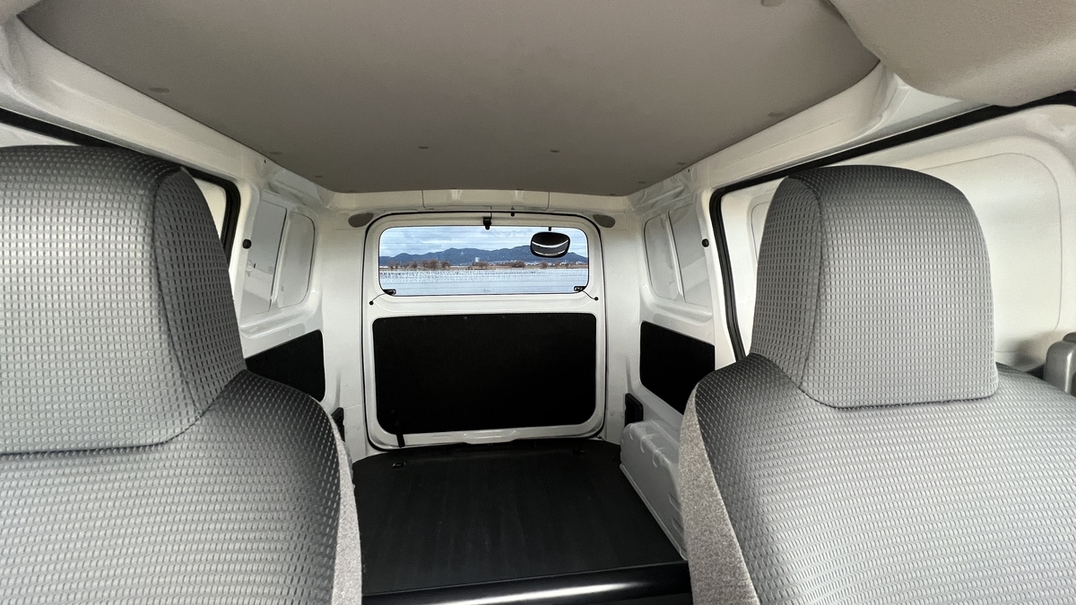 クルマ 日産 Nv0 に静音化 デットニング 作業を施してみました フォトる