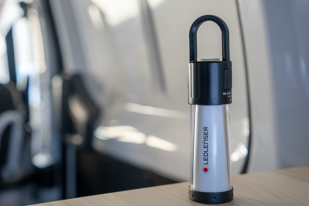 車中泊用にLedlenser(レッドレンザー)「 ML6 (Warm White)」LED