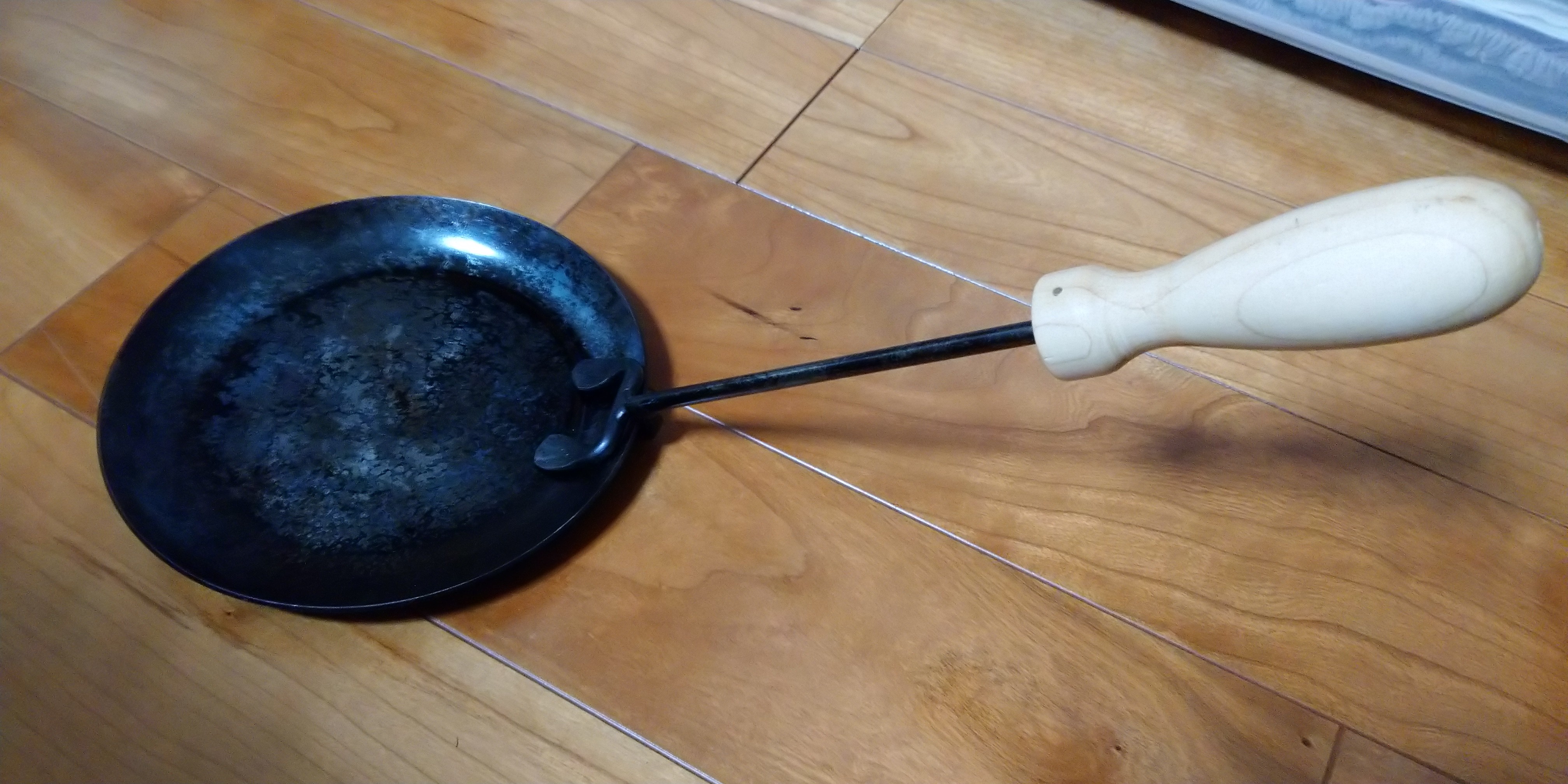 槙塚鉄工所フライパンディッシュは、焚火料理を楽しくしてくれる最高の ...