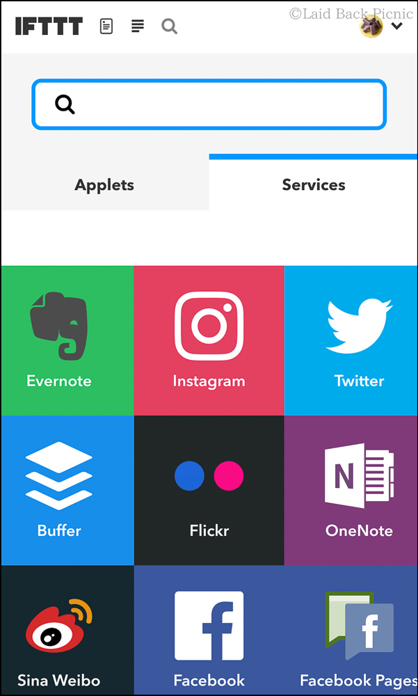 多くのアイコンが並ぶ画面