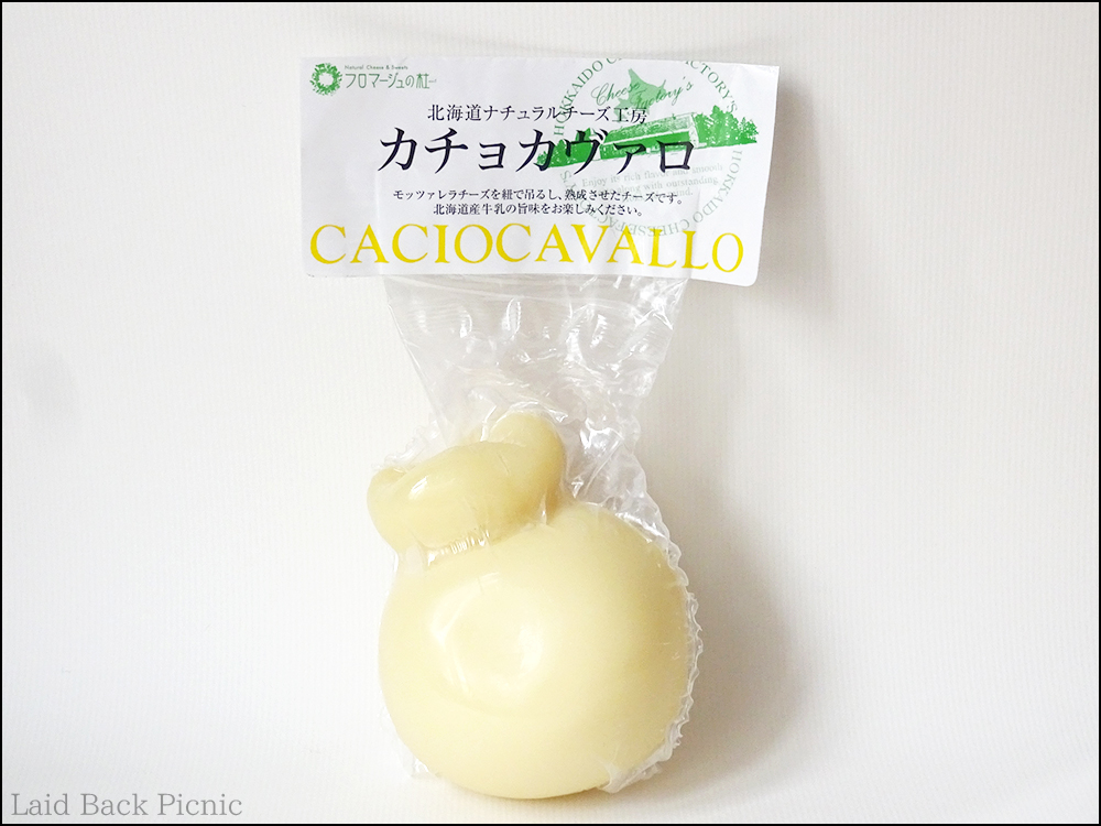 くびれのある、ヒョウタンみたいな形のチーズ