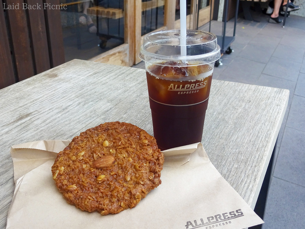 カップの直径よりも大きなクッキー