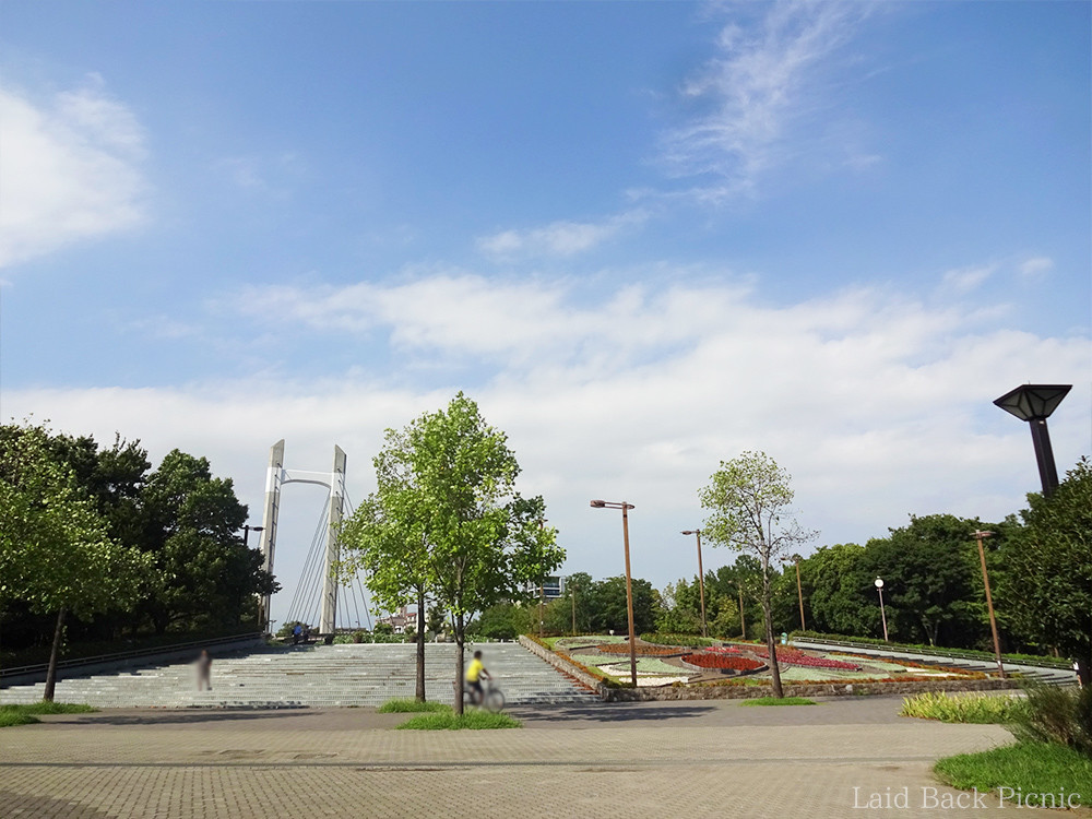 近づくと思った以上に大きな橋
