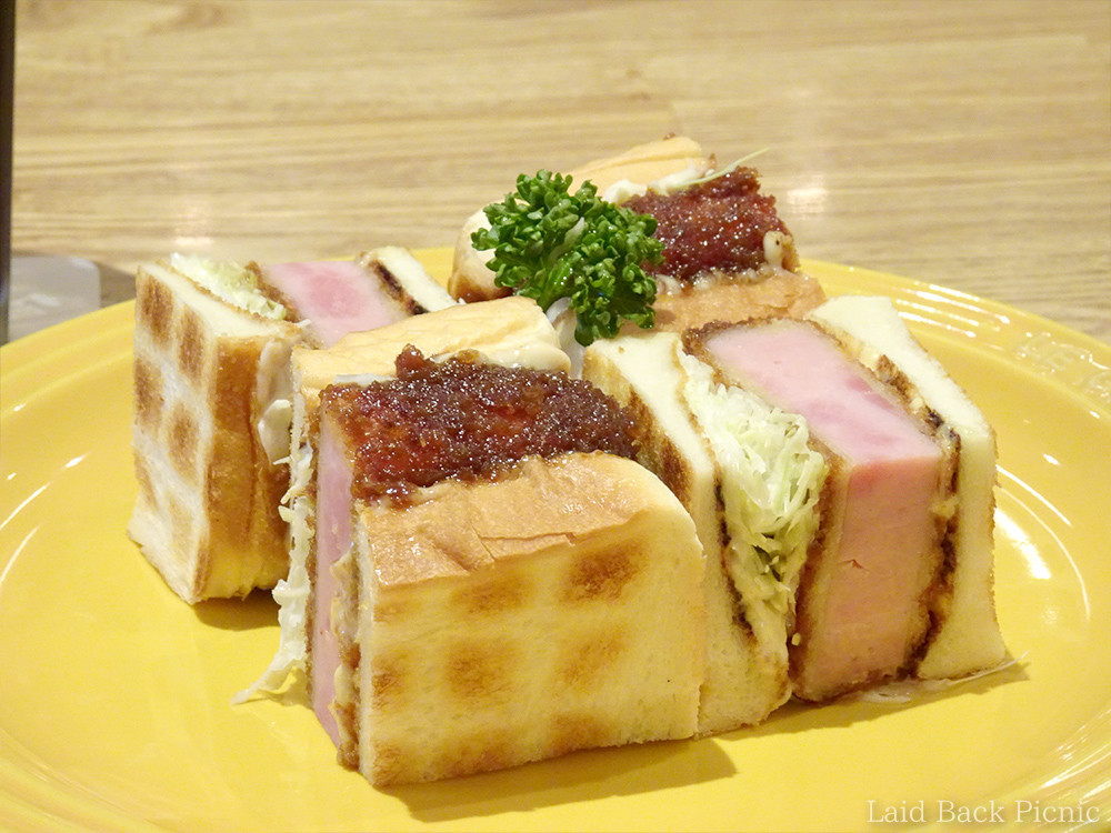 パンより分厚いハムカツサンド