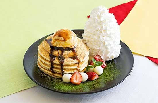 パンケーキの上に特製きなこクリーム