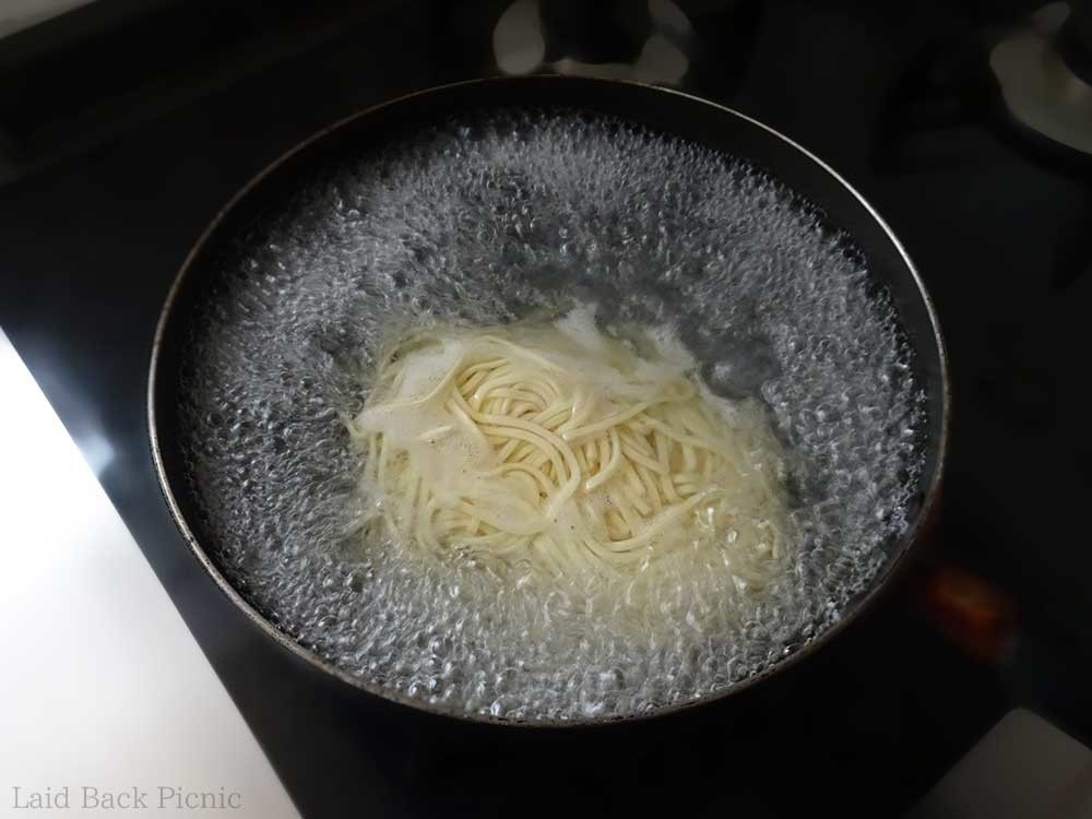フライパンで茹でた