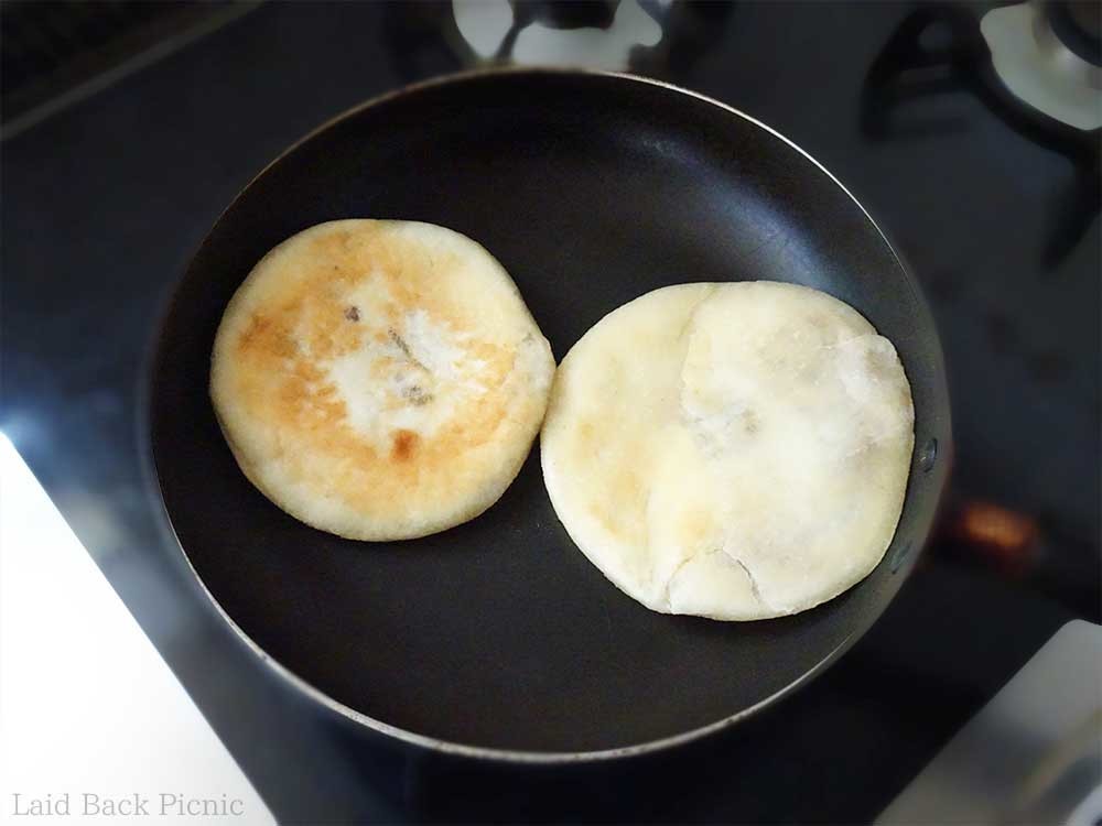 フライパンに乗せたホットク