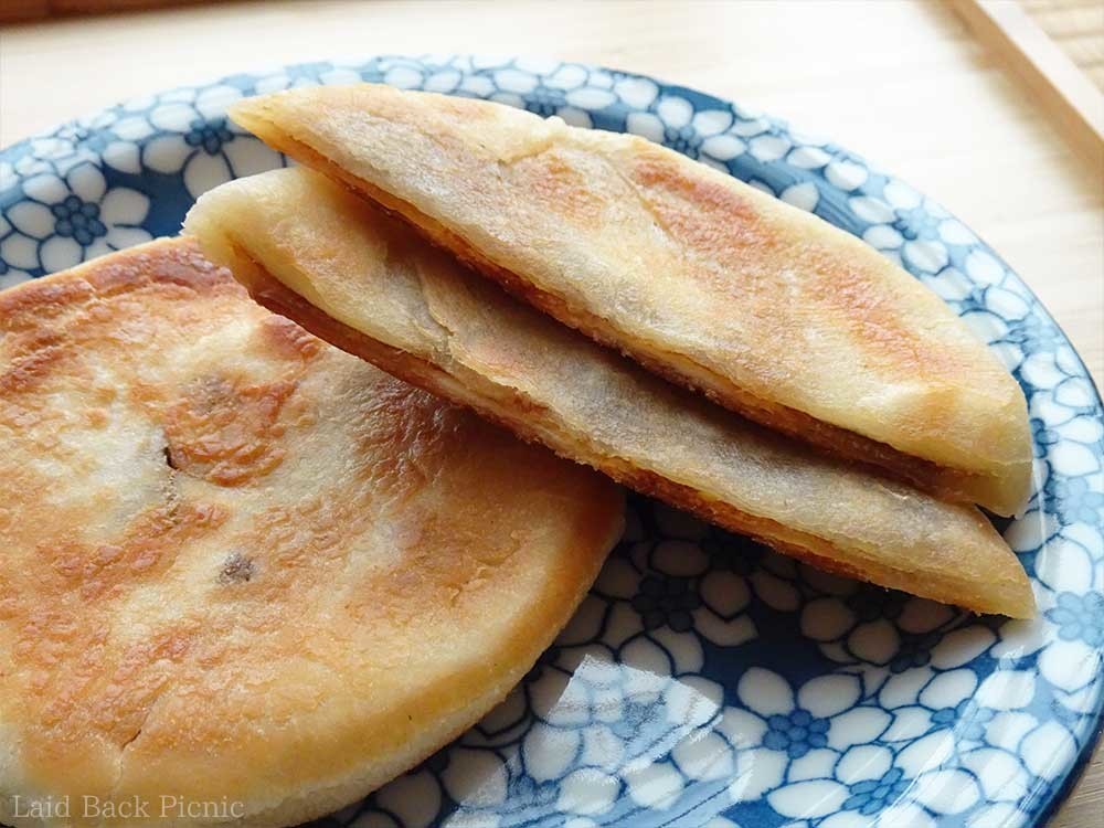 ホットクが薄いので断面が見えにくい