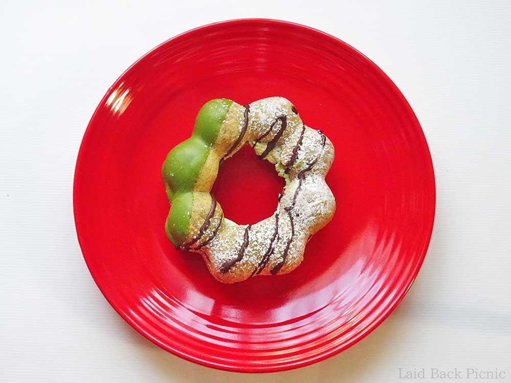 端に抹茶チョコ、飾りがけされたチョコもある