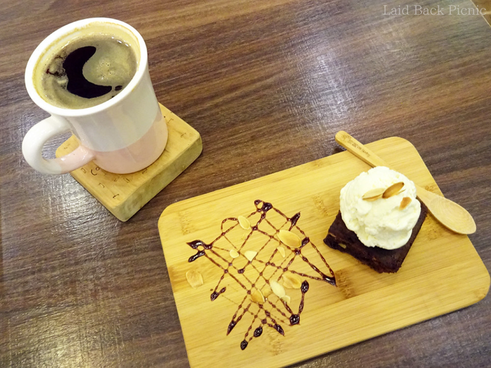 大きなカップにたっぷりコーヒーが嬉しい