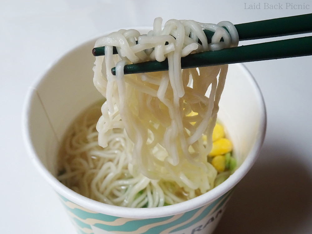できあがっても、麺は白っぽい印象
