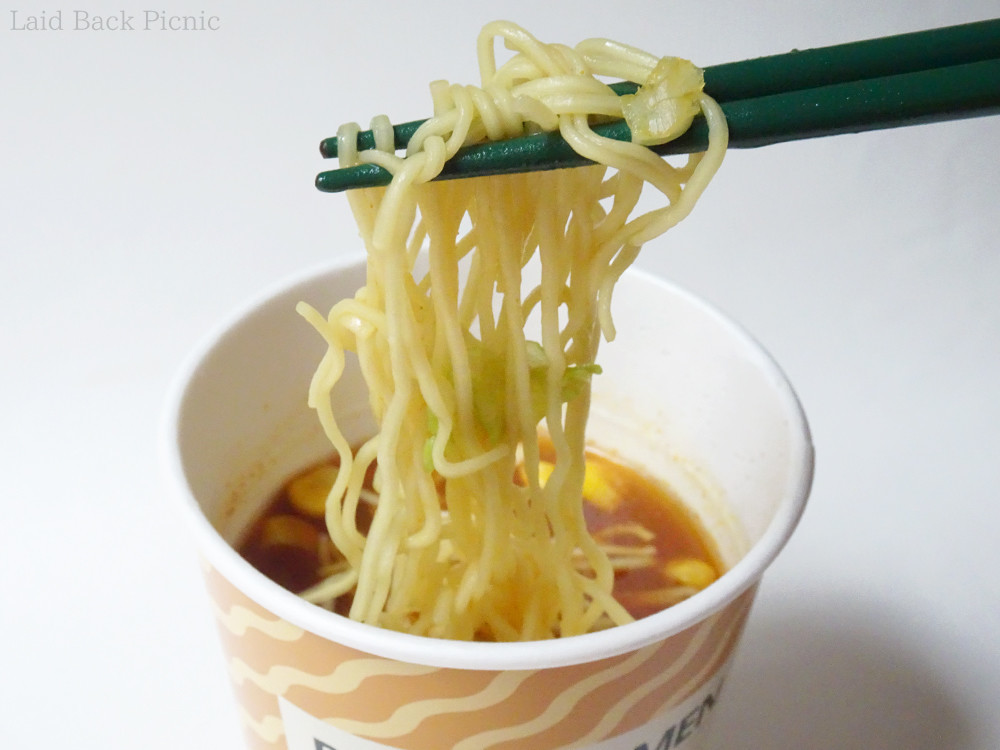 細麺にスープはしっかりカレー色