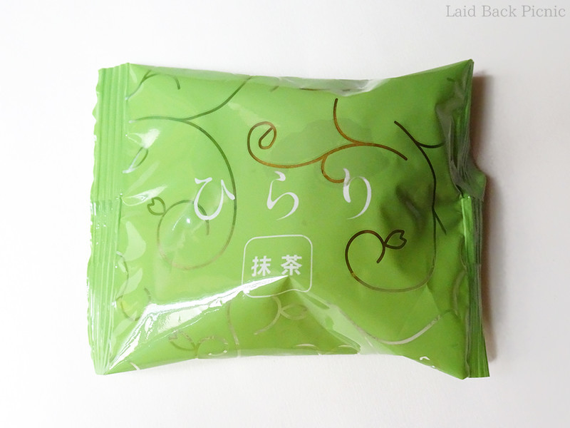 抹茶色のパッケージからは中身が見えない