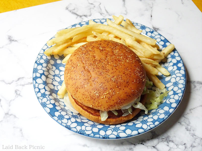 粉チーズをトッピングしたバンズ
