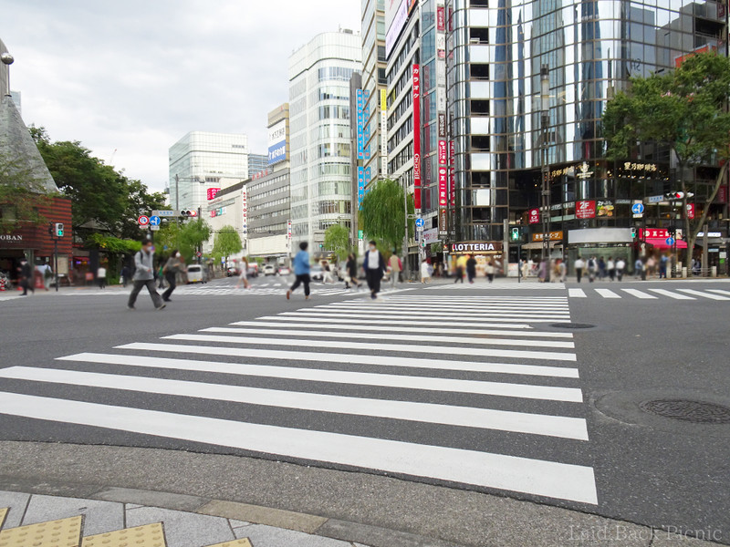 銀座一丁目よりは少し人が多いけど、今までと比べるとかなり少なくなっている