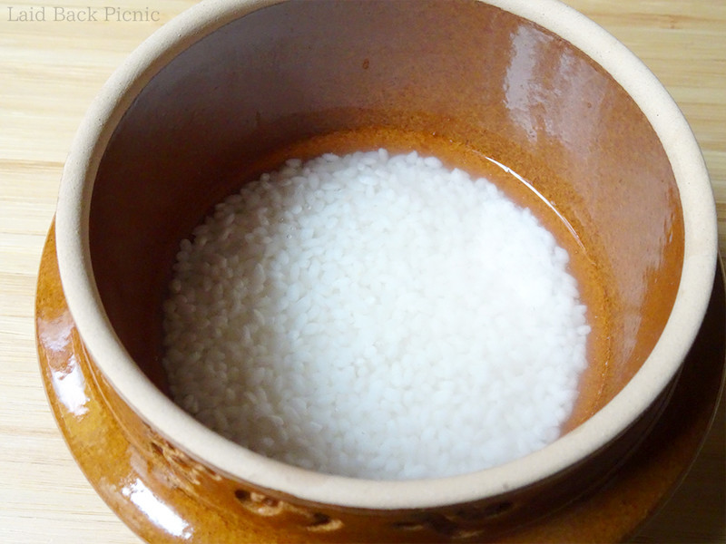 釜めしの釜で吸水中